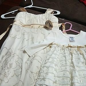 💕Sisterly love 💕 matching dresses.